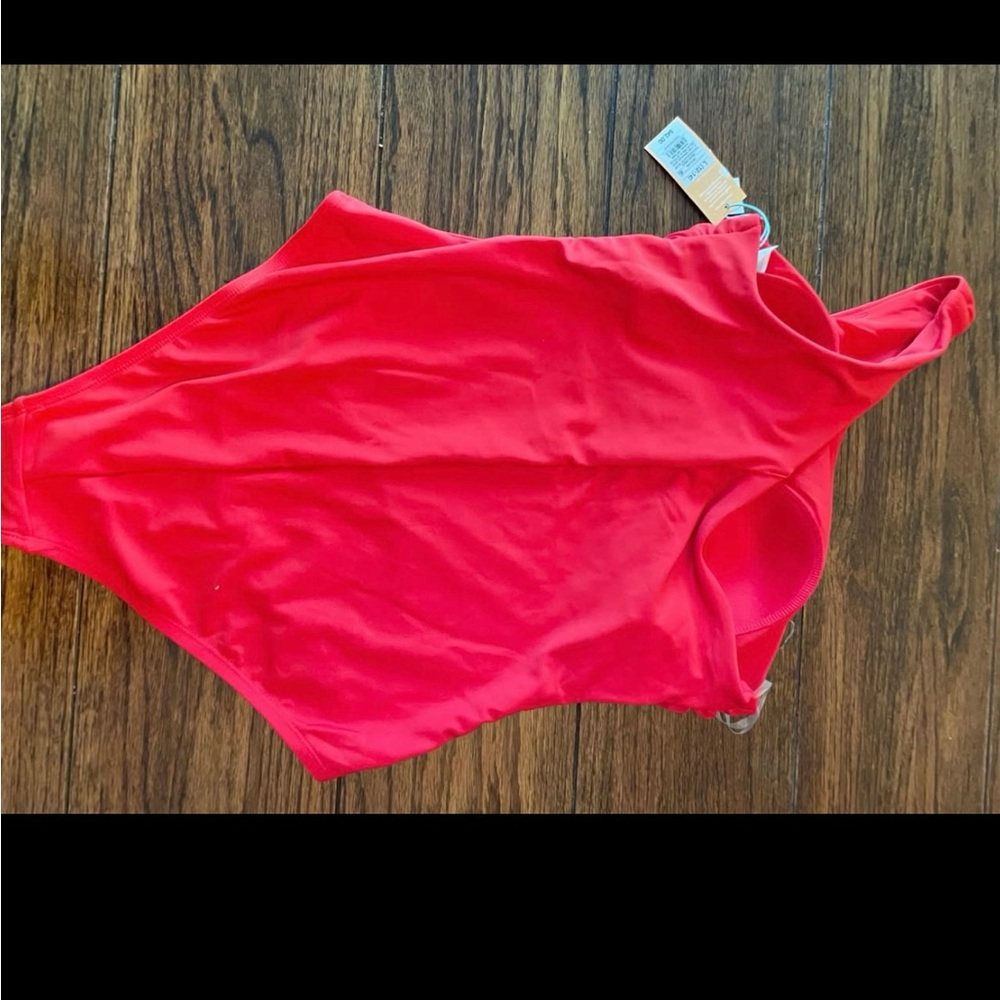 One-Shoulder Red Swimsuit - Picture 4 of 4